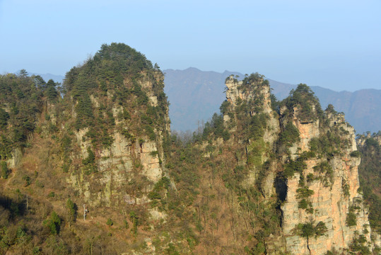 张家界天子山索道周边群峰风光