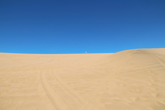 甘肃敦煌鸣沙山月牙泉风景区