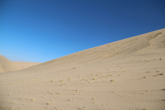 甘肃敦煌鸣沙山月牙泉风景区