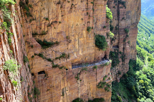 郭亮挂壁公路