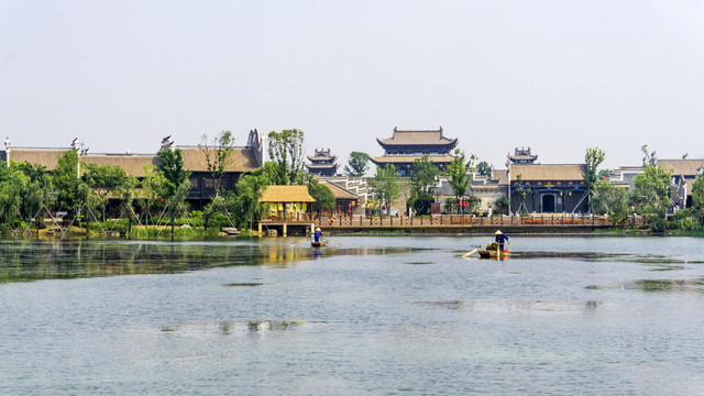 铜官窑古镇湖畔风景