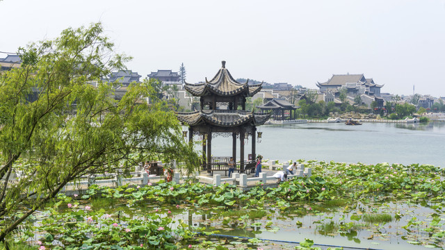 铜官窑古镇湖畔风景