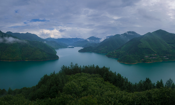 湖光山色