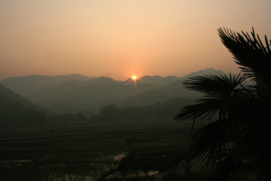 农村早晨日出