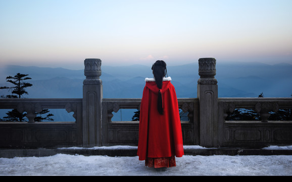 美人古风汉服雪景