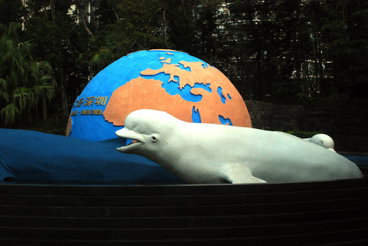 白鲸雕塑