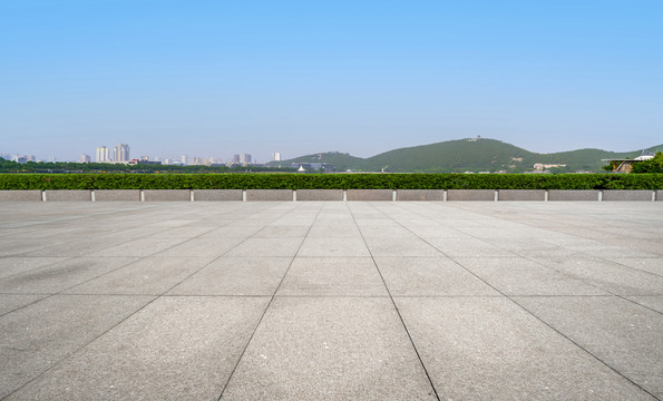 地砖路面和城市景观