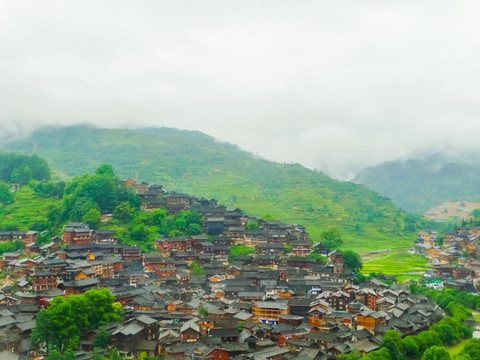 雨中苗寨