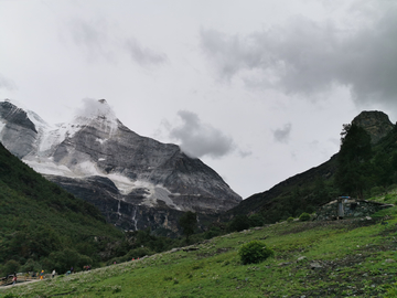 高原雪山