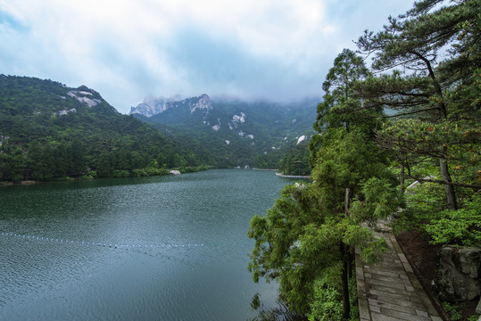 天柱山炼丹湖