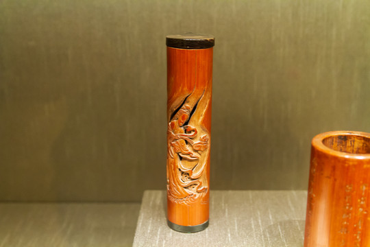 江苏苏州博物馆近代竹刻仕女香筒