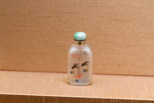 江苏苏州博物馆近代内画料烟壶