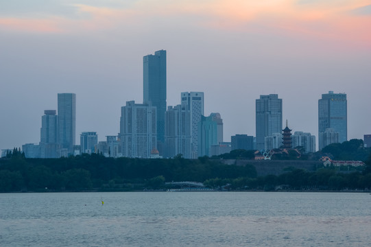 城市高楼夕阳