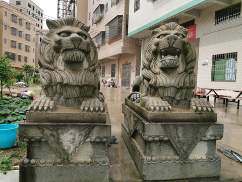 两个石狮