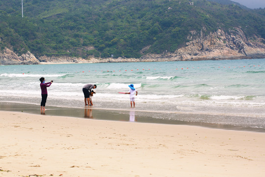 海浪沙滩