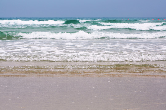 海浪沙滩