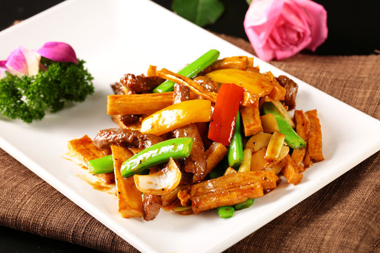 菌菇炒牛柳