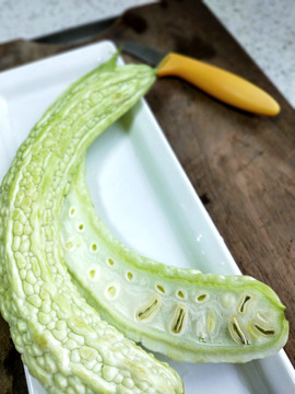 新鲜绿色蔬菜苦瓜食材特写