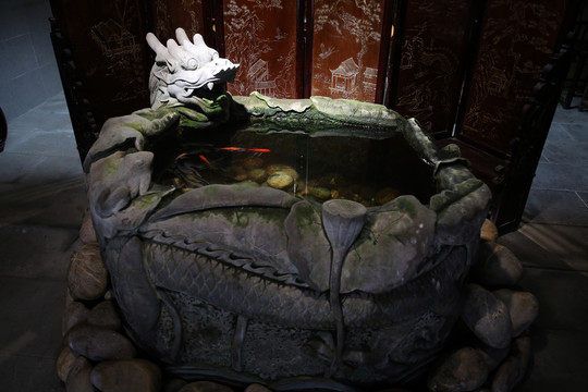 石雕鱼池