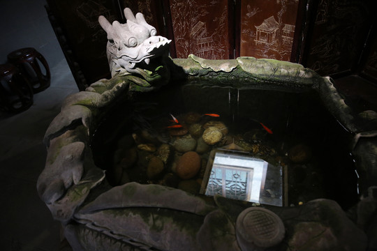 石雕鱼池