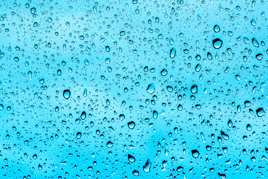 玻璃上的水珠雨水