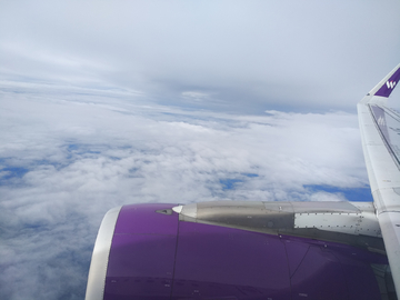 飞机上观云层