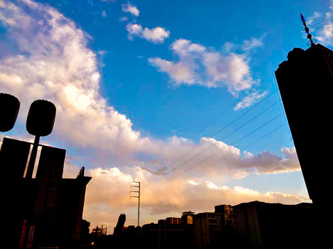 城市里的夕阳西下