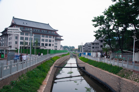 城市河渠