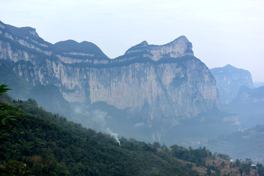 湖北省恩施大峡谷景区群山