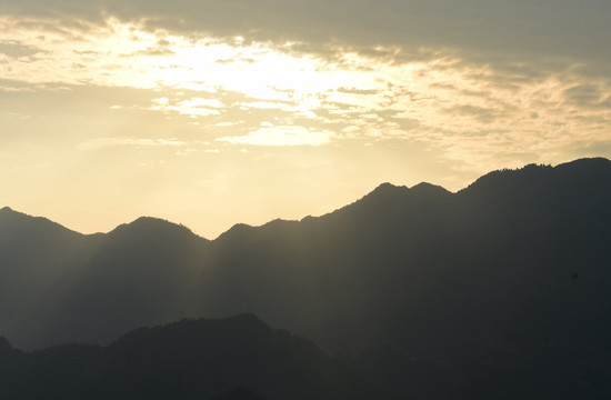 悬崖绝壁大峡谷