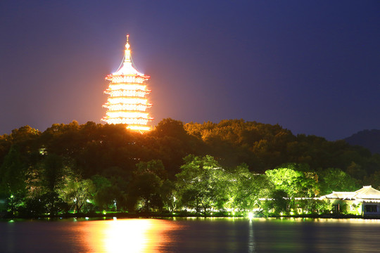 雷峰塔夜景