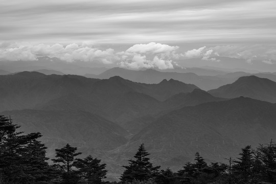 水墨画版峨眉山风光