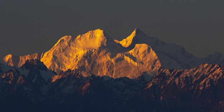 天山