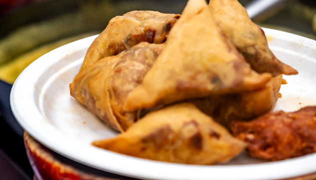 盘中的酥饺