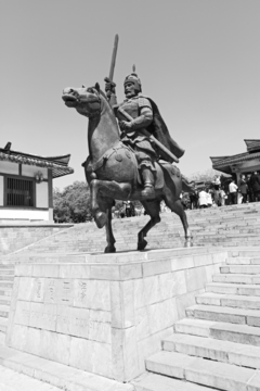 汉代楚王骑马雕像