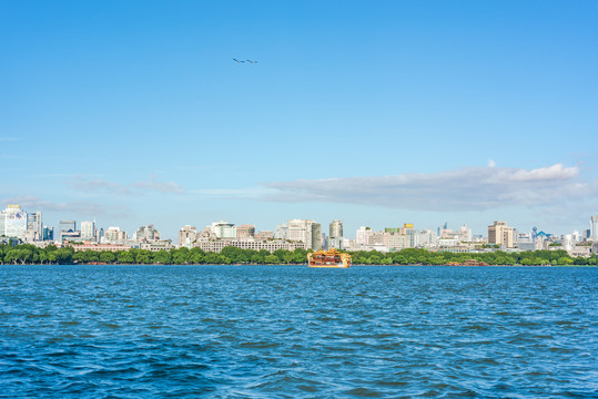 杭州西湖与城市建筑风光