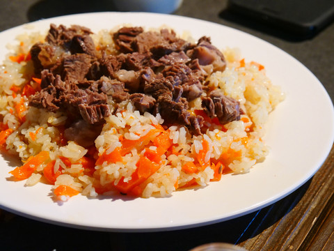 新疆美食碎肉抓饭