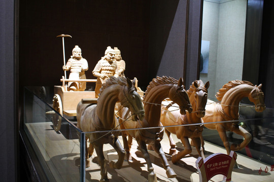 古代战车雕塑