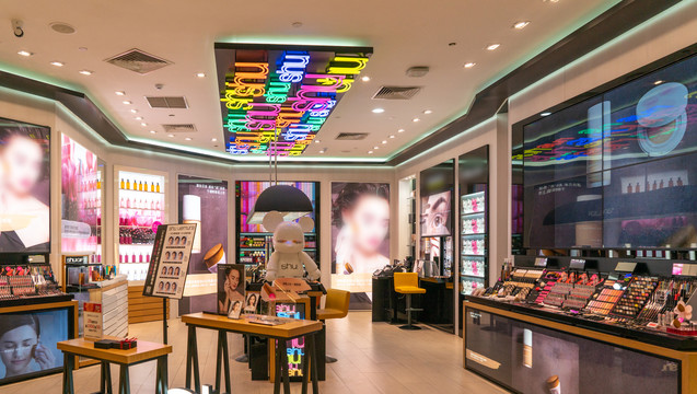 彩妝店內(nèi)景