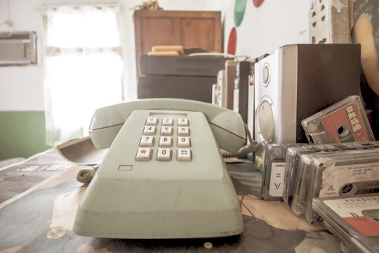 八十年代旧物电话机