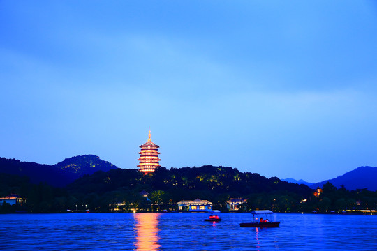 夜色雷峰塔