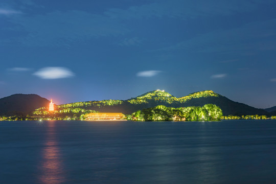 杭州西湖雷峰塔夜景