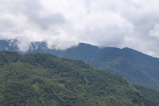 云雾缭绕的大山