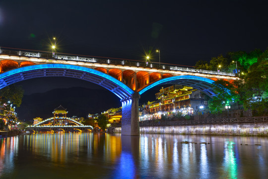 湖南湘西凤凰古城夏日夜景风光