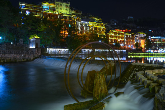 湖南湘西凤凰古城夏日夜景风光