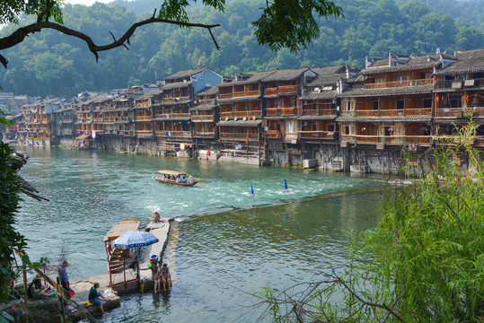 湖南湘西凤凰古城夏日风光