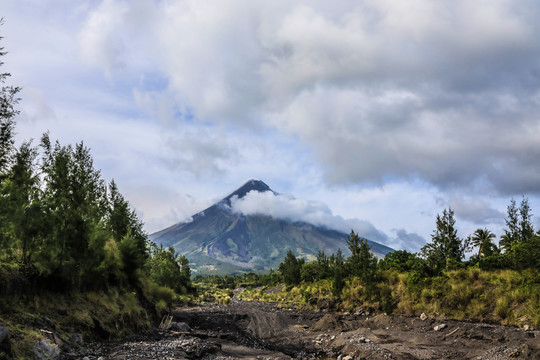 菲律宾黎牙实比马荣火山