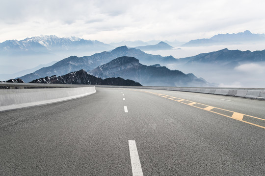 雪山公路背景