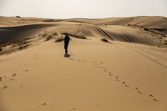 沙漠戈壁滩探险者旅行家