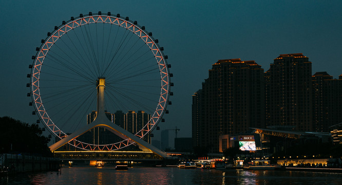 城市摩天轮夜景